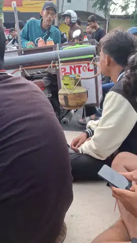 ketika dunia menyebutnya dia kembar. 👶🏿👶🏿👶🏿 @cak kastolan  #lamongan24jam #perselalamongan #kembarlucu #perselafans #fyp 