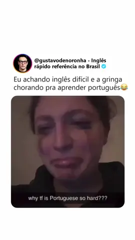 Cada um sofrendo no idioma que escolheu 😂 Você acha que inglês ou português é mais difícil? Me conta nos comentários. 👇🏻 #aprenderingles #brasileirospelomundo #brasileirosnoseua #vidanoseua🇺🇸 #imigrantesbrasileiros #inglesonline #inglesfacil #gustavodenoronha #estadosunidos #brasil #brasileirosnaeuropa