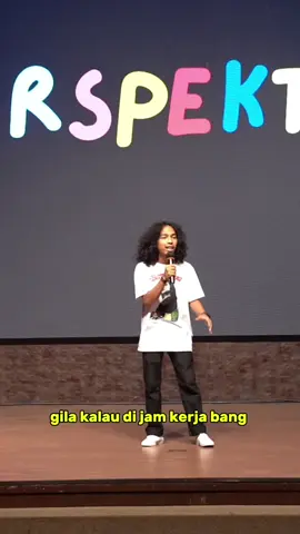 MENGELUH DIPANGGUNG ITU MENYENANGKAN🥰 #perspektif #standupcomedy #antb #ilhamabayy 