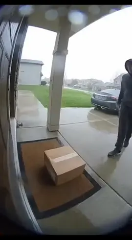 “He tried to steal the box… BIG mistake 😂💥🎨” He thought it was just a package 😏📦 but karma came in full color 🌈💀 Funniest hidden camera moment ever! 😂📸 #HiddenCamera #FunnyPrank #ColorExplosion #CaughtOnCamera #cinematiccomedy 