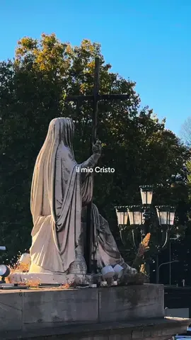 La mia testa quando parte questa canzone: @La Rosalia  #lux #berghain #fyp #italia #perte 