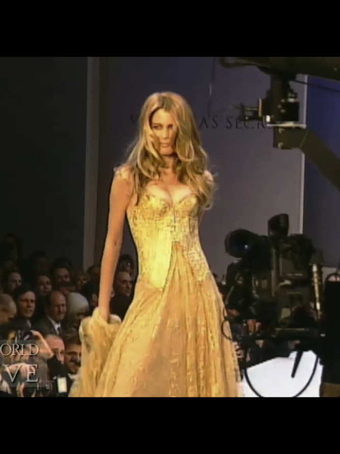 #claudiaschiffer opening for #victoriassecret 1997 #model #catwalk #fyp 