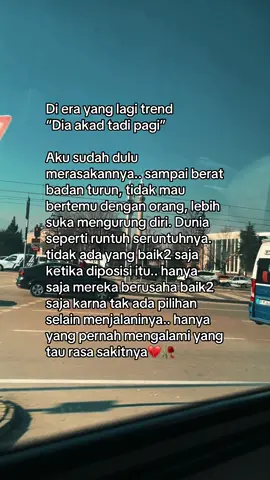 Dulu dengan sabarnya aku menunggu. Menolak laki-laki lain hanya karna ingin hidup dengannya. Aku menanti ajakan itu hingga 10 tahun lebih. Tapiiii hanya hitungan bulan dia mengajak wanita lain🥀