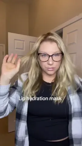 This lip mask by Grayson Stella has me in the feels! Nelly doesn’t give you a little plump, but it hydrates for up to six hours. You can use up to 2 to 3 times a day. It’s dry lip season ladies take care of your lips and look good while doing it.  #lipmask #liphydration #highgloss 