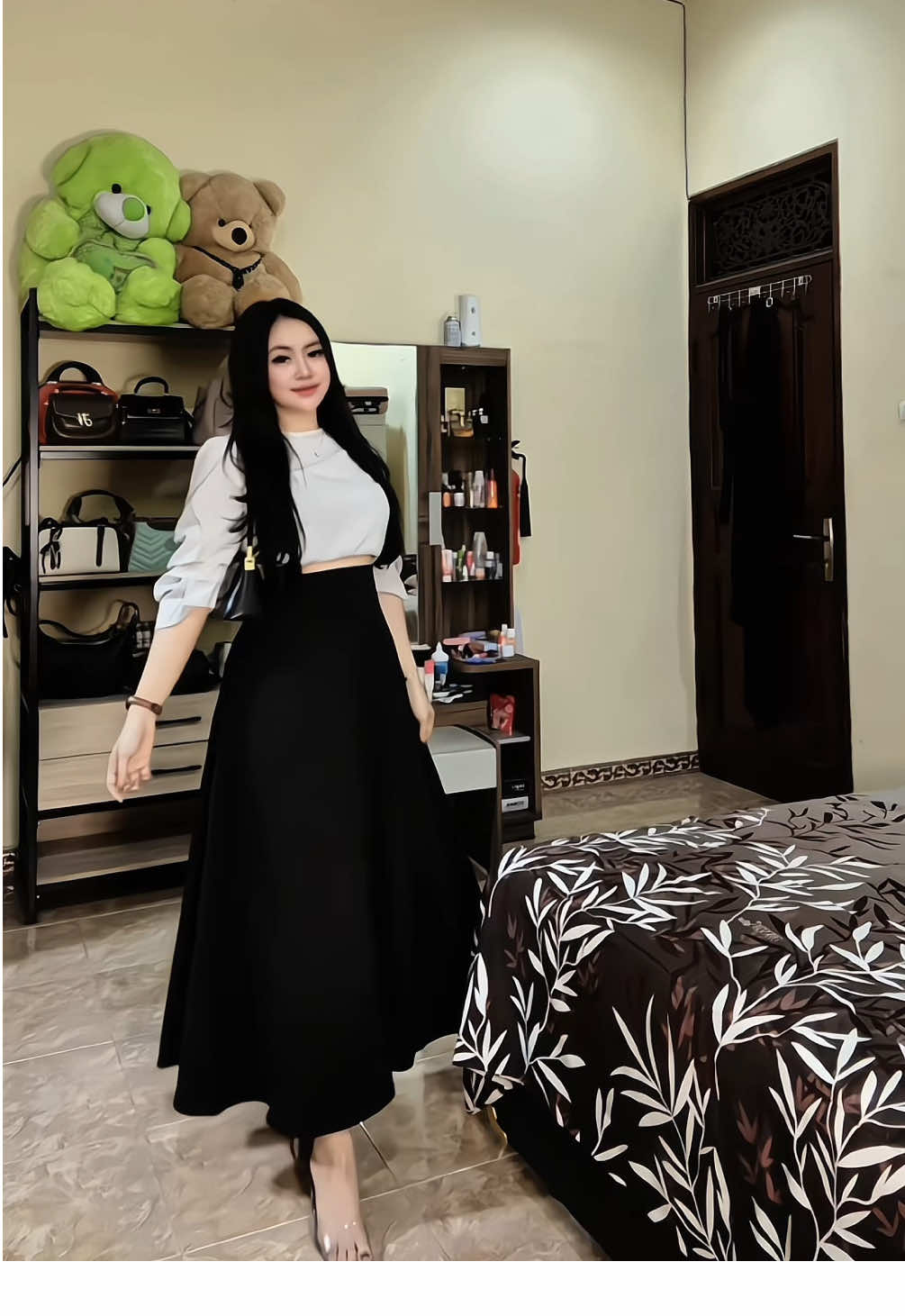 Pantesan sering soldout , Sebagus ituu rok nya klo udh dipakee🖤 ready ukuran midi & maxi , aku pake yg maxi😍 #rokwanita #rokpanjang #rokmidi #skirtoutfits #elegantskirt 