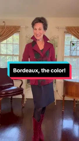 The colors Bordeaux with forest green and navy blue make a rich and warm outfit, perfect for the season! #winteroutfit #sustainablefashion #fashiontips #styleinspo #aging 