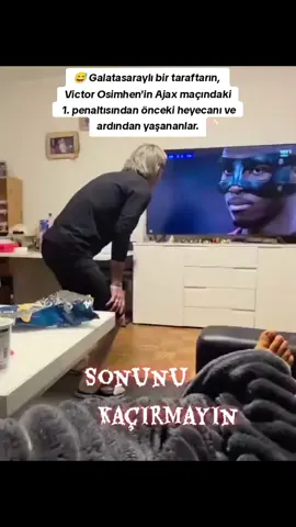 😅 Galatasaraylı bir taraftarın, Victor Osimhen'in Ajax maçındaki 1. penaltısından önceki heyecanı ve ardından yaşananlar. #galatasaray 