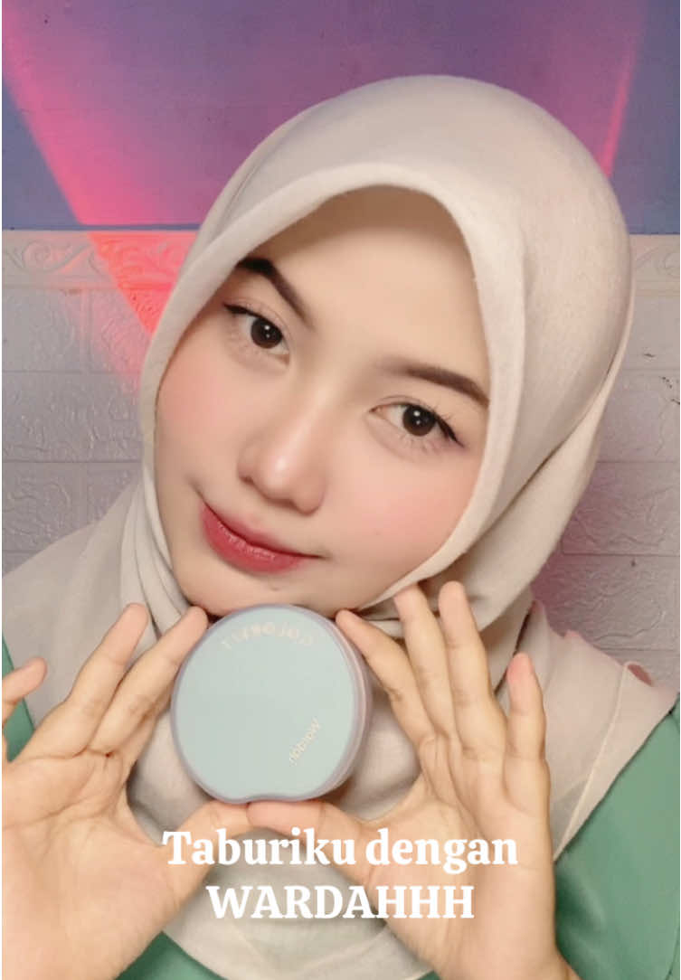 makeup satset cuman pake bedak tanpa complexion, mana packagingnya lucu lagi😍💕