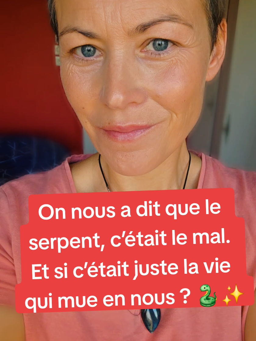 On est nombreux à s’être sentis jugés, incompris ou même rejetés, juste parce qu’on ressent les énergies, qu’on tire les cartes ou qu’on s’intéresse à l’astrologie. Le Serpentaire, c’est cette énergie du 13ᵉ passage : celle qui nous apprend à regarder nos ombres sans peur, à comprendre que l’ombre et la lumière travaillent ensemble. Ce n’est pas un 