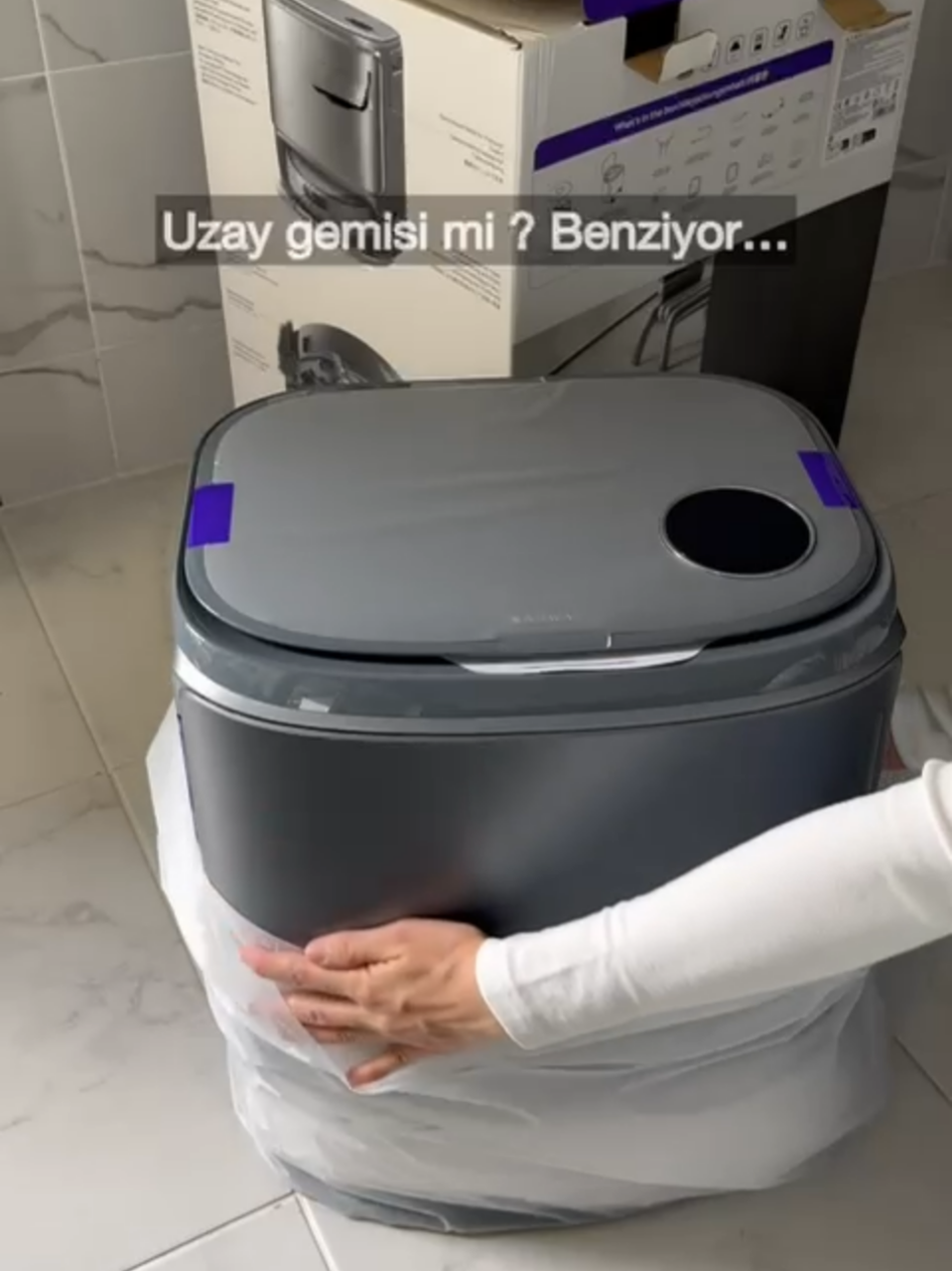 Uzay gemisi mi? Benziyor...  Narwal Freo Z Ultra ile temizlik artık çok daha kolay ve akıllı! #robot #narwal #robotsüpürge #evtemizliği #smarthome #yapayzeka #narwalfreo