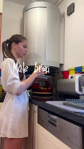 Micul dejun perfect ✨ Lipie cu spanac Rucola Sos rodie Suncă presata 2 ouă Ulei masline Rosii Măsline Susan Seminte in Busuioc proaspät #breakfastwithme #breakfastidea #breakfastrecipes #breakfastclub #healthybreakfastinspo 