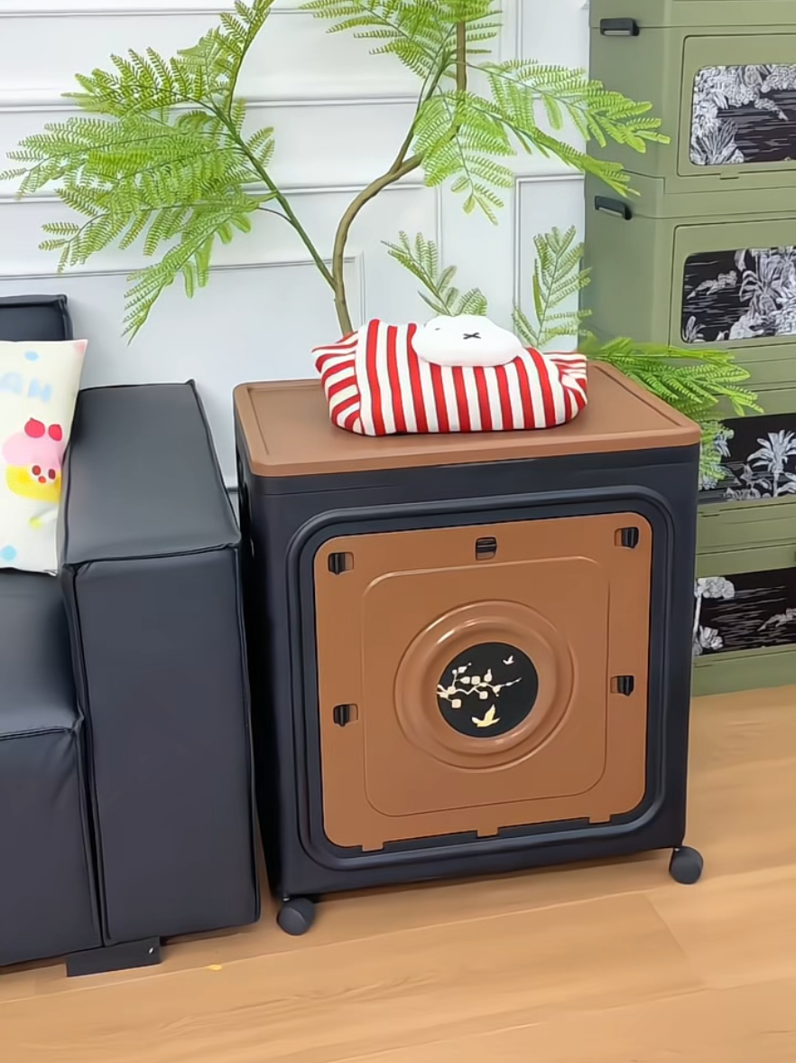 Đã đến lúc cất đi những bộ quần áo theo mùa! Và tôi tình cờ tìm thấy chiếc hộp này. Nó có sức chứa cực lớn dễ dàng cất gọn được cả chăn ga gối đệm-! #hopdungdo#hopdungdodanang#hopdungquanao#dogiadung#xuhuong