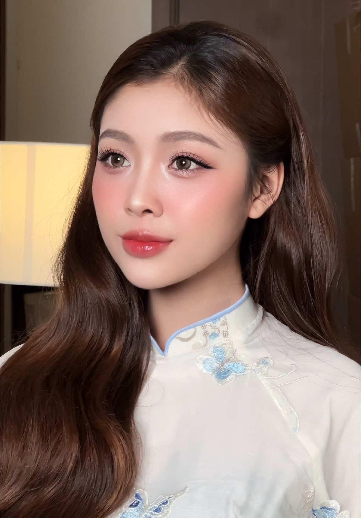 Mê chiếc layout cô dâu này quá 🥰 Makeup & Hair: J.Lee Makeup Artist #JLeemakeup #wedding  #bridalmakeup #makeupcodau #bridalhair  