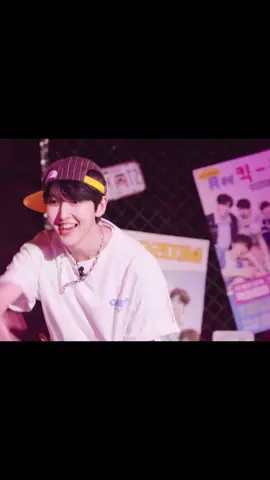 donghyeon udah ya ngejamet nya, udah dijemput mama noh 😇 #donghyeon #kickflip #킥플립 #キックフリップ #동현