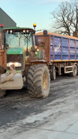 Różowy johnyy!💘 #lukasfarm #kukurydzanaziarno2025 #oporowo #johndeereking #7530premium  @wika_aa‼️ @Gr.Derewońko @Piccolo  @milosz474 @Piotrek @POGROM⚜️ @︎𝐁𝐚𝐫𝐭𝐮𝐬シ @😮‍💨OPOROWIEC OLEJ😮‍💨 @Jakub ❕ @Bambi_7715😮‍💨😮‍💨 @_dabkos_ @‼️_DZIKU_‼️ @🌾Krzychu🌾🚜 @😜Jankes.07® @Łukasz @Igorek_06 @incziykyk 😝 