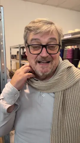 NON DEVE PIZZICARE 😖 Un vero capo in cashmere di qualità non irriterà mai la pelle provocando prurito 🧣  Se cerchi un prodotto di qualità visita il nostro tik tok shop qua sul profilo 👀 . . . . . . . #cashmere #tiktokshop #sciarpa 