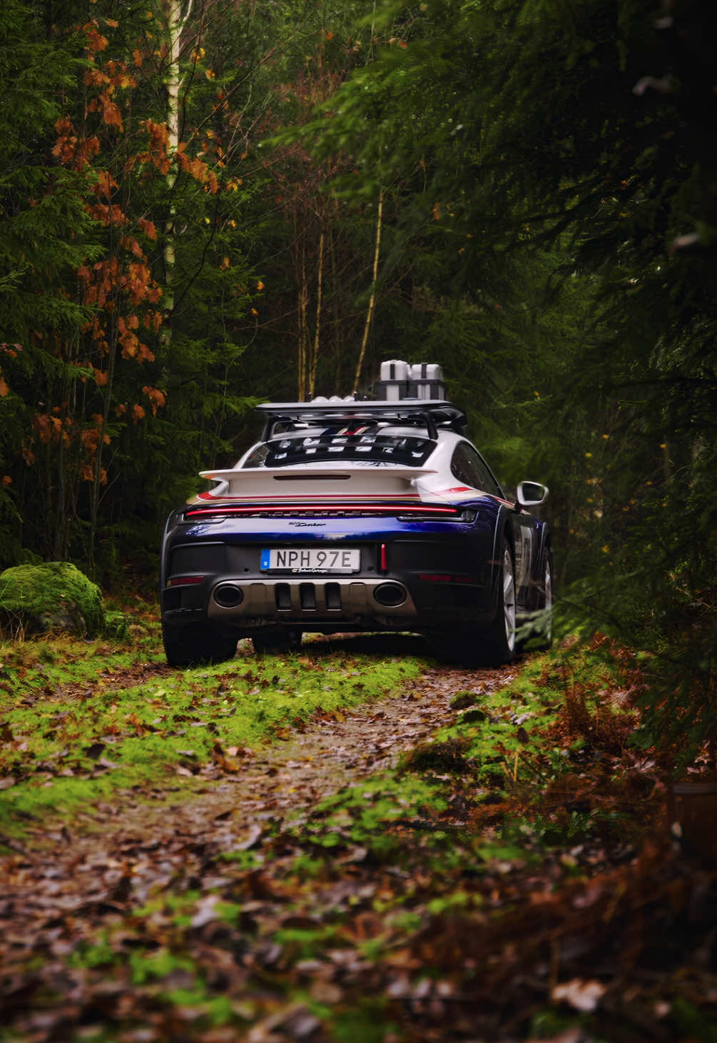 Porsche 911 Dakar - An icon, build for gravel, sand, tarmac and maybe even a Swedish Forest. - Price 3,295,000 SEK - White/Gentain Blue - 5450 KM #johnsgarage49 #porsche #911 