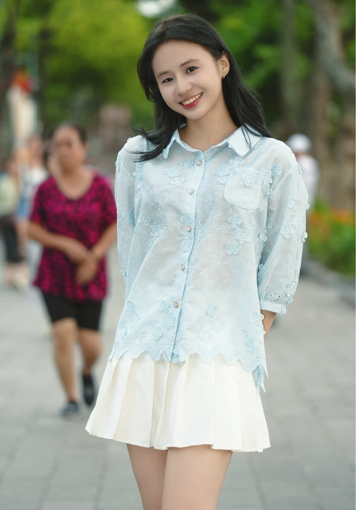 Chụp ảnh người lạ trên đường phố Việt Nam – Anh Anh đang học tiếng Trung, phát âm của cô ấy còn tốt hơn cả người Trung Quốc.#fyp #xuhuong #tiktok #vietnam #vietnamesegirl 