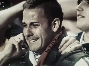 حبّ ريال مدريد ليس حبًّا عاديًّا، بل انتماء يولد مع أول لحظة ترى فيها الأبيض يلمع على العشب. لا يمكنك أن تفسّره، ولا تستطيع أن تبرّره، هو شعور يسكن القلب ويمتدّ إلى كل تفاصيل الحياة. من أول هدفٍ رأيته، ومن أول بطولةٍ بكى فيها عشاق الميرنغي، أدركت أن هذا النادي مختلف، أنه ليس مجرد فريق، بل قصة لا تنتهي. مشجعو ريال مدريد لا يعيشون من أجل فوز أو بطولة، بل يعيشون لأن هذا النادي يعني الحياة نفسها، يعني الكبرياء، يعني المجد الأبدي. في كل لحظة تشجيع، في كل صرخة بعد هدف، في كل دمعة بعد خسارة، تشعر أنك جزء من التاريخ، من روحٍ واحدة توحّد الملايين خلف راية المجد الأبيض. ريال مدريد لا يُشجَّع بالكلمات، بل يُعاش بالقلب، يُحَبّ بالفعل، ويُخلّد بالإيمان. ببساطة… مشجع ريال مدريد لا 