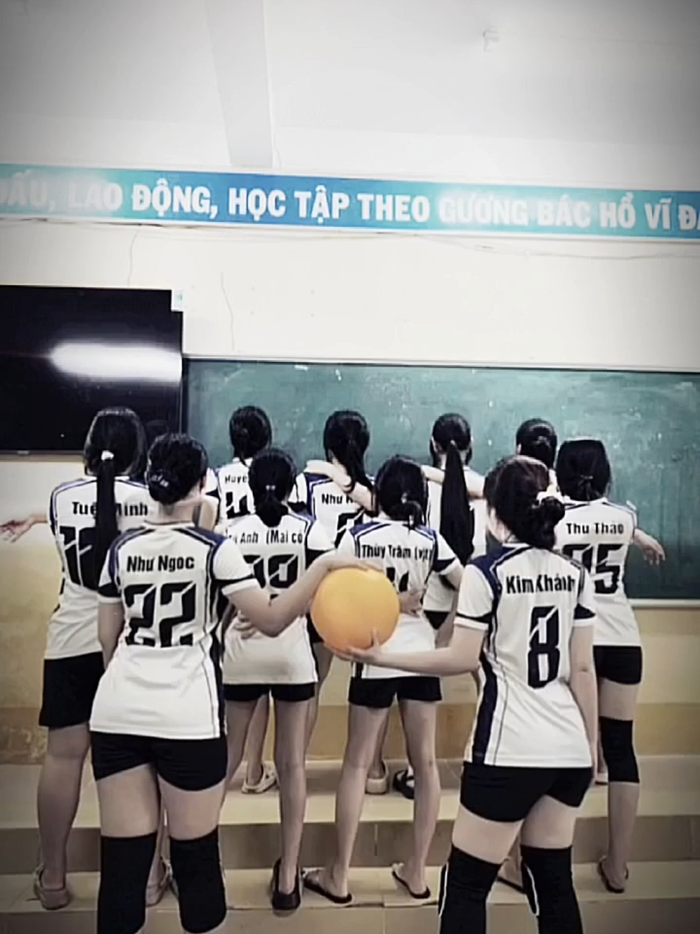 Bá sàn 10c3#thptlonghuu #10c3 #xuhuong #fyp #bongchuyen 