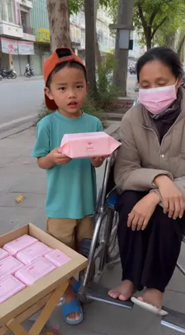 Cô chú có xài khăn ướt thì mua giúp con nhé #khanuotgumi #phatphapnhiemmau #nammoadidaphat #xuhuong #embedangyeu 