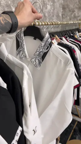 📣Sơ mi boy phố họa tiết Vê Sạc. 2 bản trắng đen cho anh em lựa chọn 🔥 Cháy hàng liên tục anh em mua nhanh không hết sai nhé👇🏻🛍️#s#sơmig#giarex#xuhuongtiktokt#thờitrangboyphố 