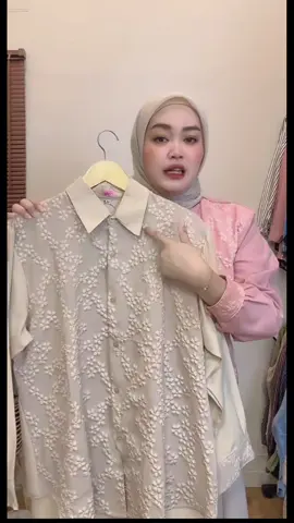 AIISHA | Atasan Wanita Jumbo Trisia Bahan Jacquard Embos / Atasan Oversize LD 110-140 Muat BB 40-120KG #atasanwanita #atasanwanitamurah #bajuwanita #kemejawanita #OOTD 