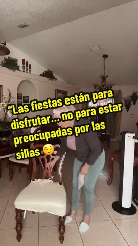 “Las fiestas están para disfrutar… no para estar preocupadas por las sillas 😌 Si tus sillas son nuevas, protégelas con estos cojines de piel — se limpian fácil. Y si ya tus cojines están gastados, simplemente cúbrelos. Te quedan como nuevos sin tener que gastar en sillas nuevas ✨”#covertores #seatcovers #puleather 