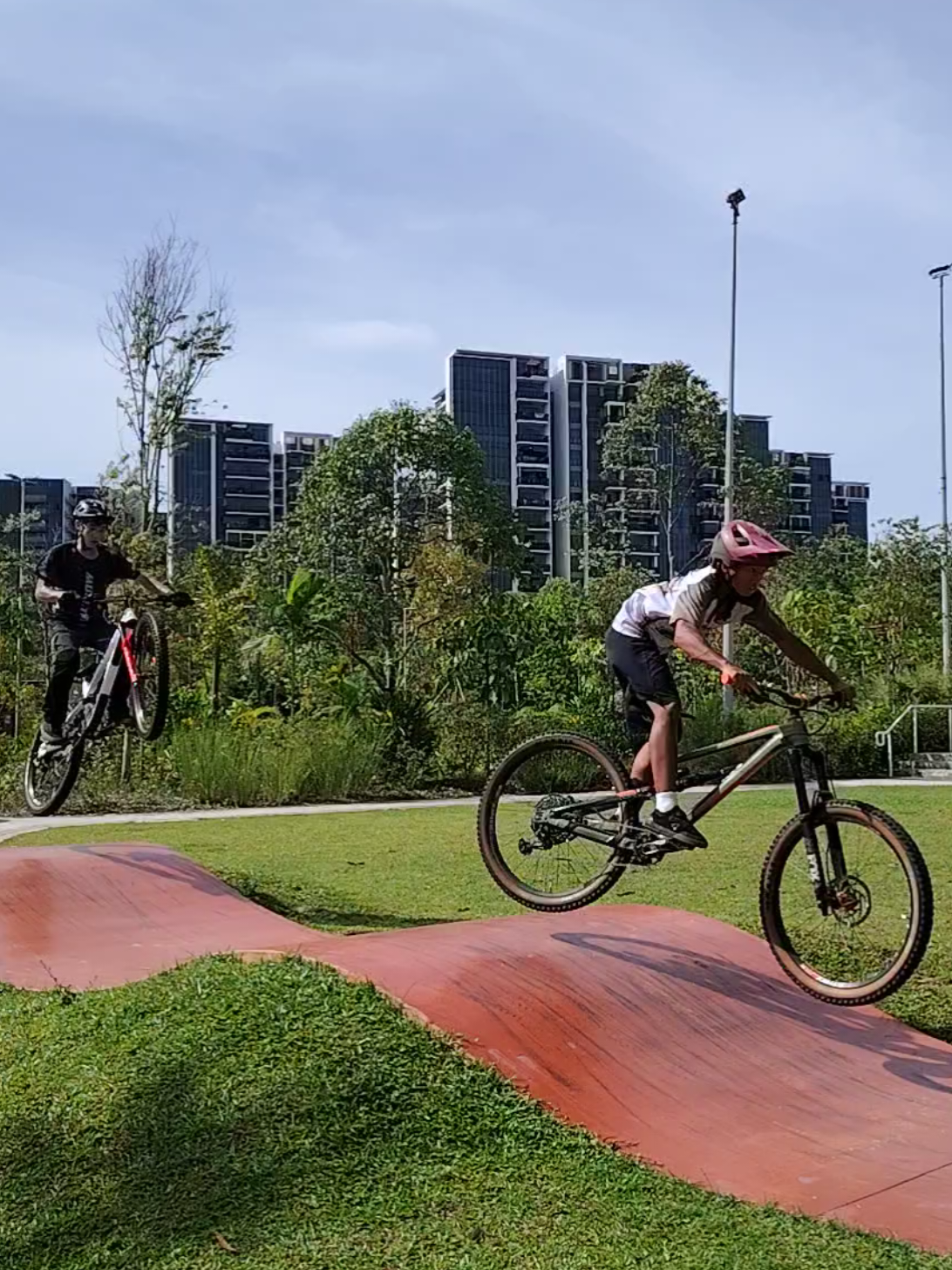 BOOST😎  @Rider_Endurozzzz  @matt on commencal   extremely extremely professional cameraman with no service charge@gfzl._.xs 