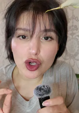 🥩✨ كل شيء عن دايت الكارنيفور 💡 الفكرة الأساسية: نظام غذائي بيعتمد حصريًا على المنتجات الحيوانية. الفكرة: الجسم يشتغل على الدهون كمصدر طاقة بدل الكربوهيدرات، ونتخلص من الأطعمة المسببة للالتهاب والهضم المعقّد. ⸻ ✅ المسموحات (أساس الدايت): 🍖 البروتين الحيواني: 	•	لحم البقر (grass-fed الأفضل) 	•	لحم الغنم والعجل والماعز 	•	الدجاج والديك الرومي 	•	كبد، قلب، كلى (مصادر عالية الفيتامينات) 🐟 الأسماك والمأكولات البحرية: 	•	السالمون، السردين، التونة 	•	الجمبري والمحار 🥚 البيض: 	•	بيض الدجاج أو البط (مصدر مثالي للدهون والبروتين) 🧈 الدهون الحيوانية: 	•	الزبدة الحيوانية (grass-fed butter) 	•	السمن (ghee) 	•	دهن البقر (tallow) 	•	شحم الغنم 🧂 إضافات بسيطة: 	•	ملح البحر أو ملح الهيمالايا 	•	ماء، قهوة سوداء، أو شاي بدون سكر ⸻ ❌ الممنوعات تمامًا: 🥖 الكربوهيدرات: 	•	خبز، أرز، معكرونة، بطاطا، شوفان 	•	كل أنواع السكريات والحلويات 🥦 النباتات والبقوليات: 	•	الخضار والفواكه (حتى الصحية منها) 	•	العدس، الفاصوليا، الحمص، الصويا 🥛 منتجات الألبان (اختياري): 	•	بعض الأشخاص بيستبعدوها لأنها تسبب التهابات أو احتباس سوائل 	•	إذا بدك تستخدميها: اختاري زبدة أو جبن كامل الدسم من مصادر طبيعية 🧃 المشروبات: 	•	العصائر، المشروبات الغازية، الحليب النباتي 	•	أي مشروب فيه سكر أو نكهات صناعية ⸻ ⚖️ الفوائد المحتملة (موثقة علميًا): 	•	تقليل الالتهابات ومقاومة الإنسولين 	•	تحسين المزاج والتركيز (خاصة عند ADHD والقلق) 	•	تنظيم الهرمونات عند النساء 	•	تحسين صحة الجلد والبشرة 	•	دعم طاقة ثابتة بدون تقلبات السكر 	•	خفض الكوليسترول الضار وزيادة الجيد (HDL) ⸻ ⚠️ ملاحظات مهمة قبل البدء: 	•	الجسم يحتاج 1–2 أسابيع للتأقلم (قد يحدث تعب أو دوخة مؤقتة) 	•	لازم شرب كميات كافية من الماء + ملح جيد لمنع فقدان الإلكترولايتات 	•	يُفضل المتابعة مع مختص تغذية أو طبيب، خصوصًا إذا في أمراض مزمنة ⸻ 💫 نصائح من التجارب الواقعية: 	•	لا تقللي الدهون كثيرًا بالبداية 	•	اختاري لحوم متنوعة (مش بس صدر دجاج) 	•	استمعي لجسمك، مو للميزان 	•	لما تحسي بطاقة ونوم هادئ… اعرفي إنك بدأتي تتوازن #د#دايتد#دايت_صحين#نمط_حياة_صحيت#تخسيسر#رشاقة#تغيير_الحياة#تحول_ذاتي