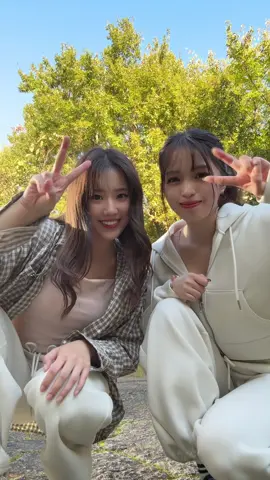 色だけ決めて集合したら、まさかの同じパンツ👖😂💞 愛です🫶🏻 @3iyu_.m  #シミラールック  #whatislove #twice #さゆみゆ 