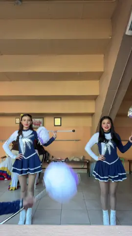 @Pau 💕 #amigas #bastoneras #baston #viral #fyp 