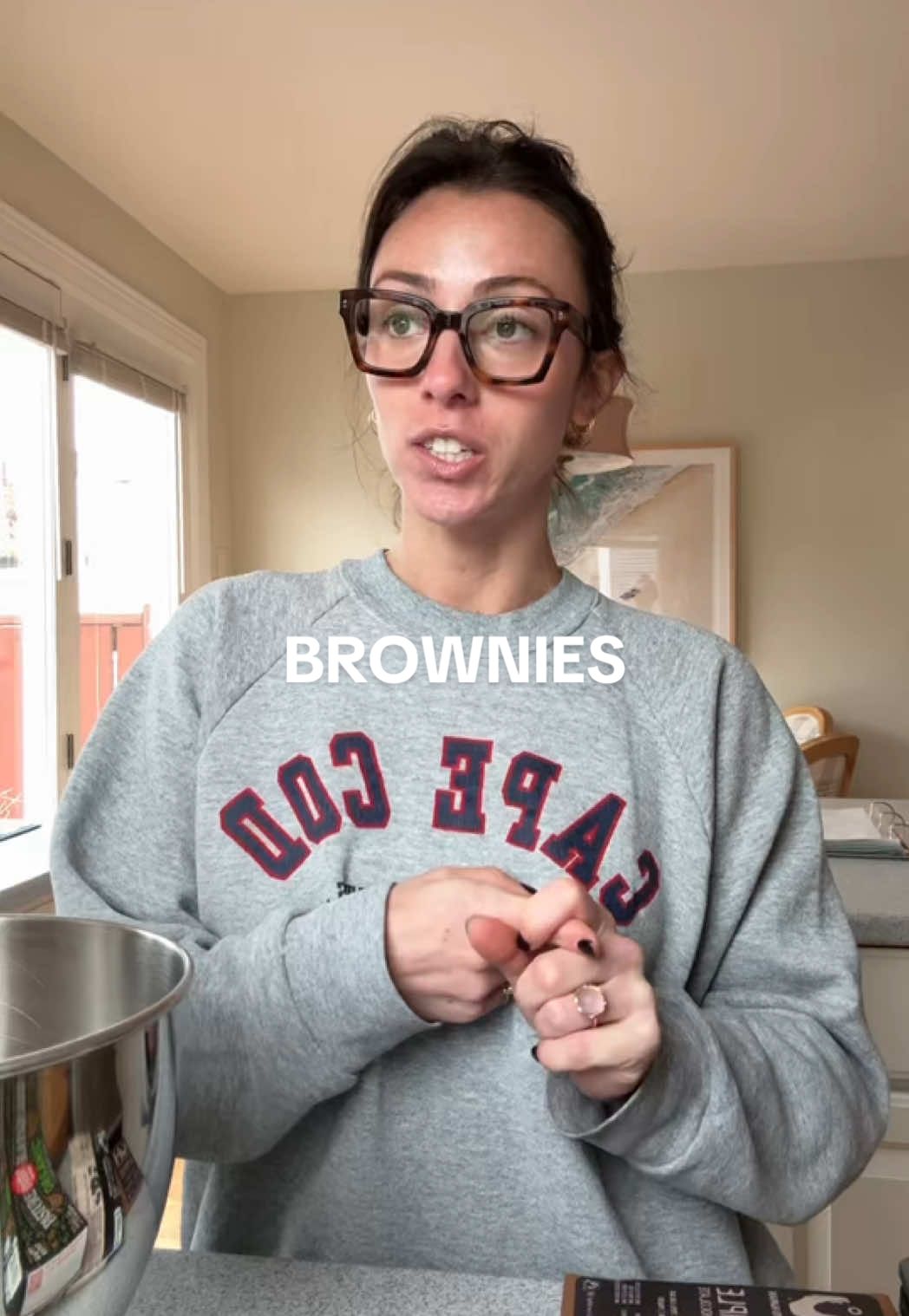 The only way I’ll consume brown butter 🍫  3/4c butter, browned  367g brown sugar 67g cocoa 3 eggs 1tsp vanilla 90g flour 1/2tsp salt Chocolate chips & bar, chopped Bake on 350 for 25 mins.  Recipe by @Broma Bakery  @Vital Farms  @KitchenAid  @King Arthur Baking  @Maldon Salt  @hukitchen  #brownies #brownierecipe #chocolatelover #BakeWithMe #bakingtiktok 