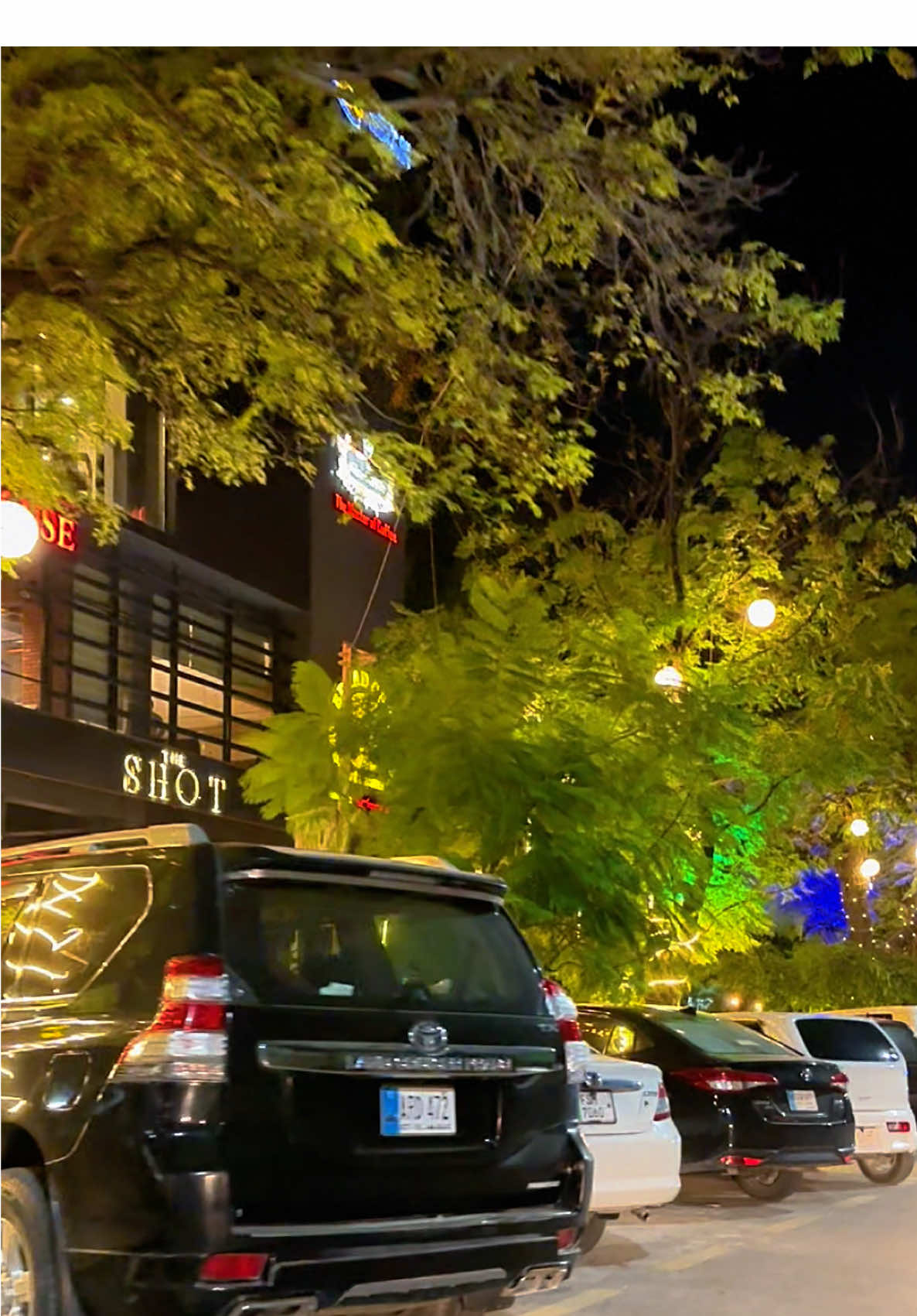 Evenings in Islamabad feel different — lights, colors, and city vibes at their best ✨🛍️ #ISBGuy #IslamabadVibes #EveningDiaries #CityLightsMood #PakistanTikTok 