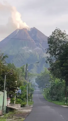 merapi dengan keindahanya #yogyakarta #merapi #cangkringanpunyacerita 