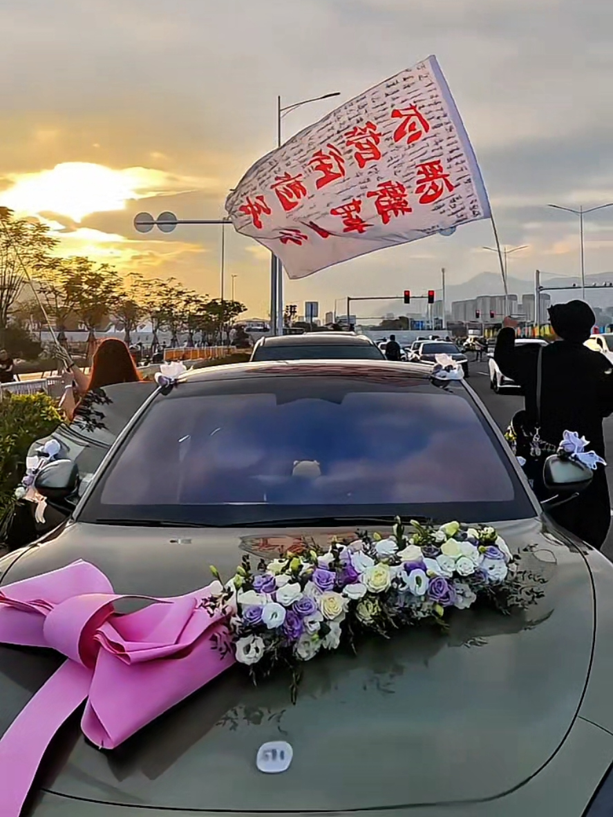 11.07 | Rayban cars Sudah sampai di putian tadi sore. Lets shine together in putian. Lets go together!! 99!! 💛💙🌽🌽🌽🌽🥰 #rayban99 #tianxuning #tianziyu #ziyu #festivalmusikputian