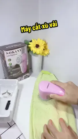 Có đồ cũ xù lông xấu xí đừng vội vứt đi nha ba mẹ ơi, hoặc đồ mình thích mặc lâu hơi xù, thì đừng lo, giải pháp tới nè. Máy cắt xù lông, máy cắt xù vải quần áo, an toàn khi sử dụng, dễ dùng, mua một lần sài cả nhiều năm #maycatxulongquanao #maycatxuvai #maycatlongxu #meovatcuocsong #noitrothongminh 