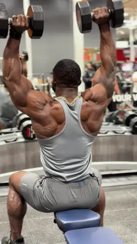 No shortcuts, no excuses results speak for themselves. 💪  #TransformWithElie #NoLimitsFitness #AfricanDiamond #buildyourbest  #overheadpress  