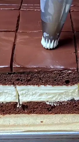 WUZETKA słynne warszawskie ciacho Filmik z przepisem na kanale YT 