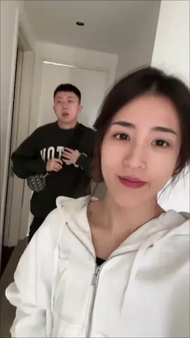 怎麼就不能睡懶覺呢 #台灣女生 #兩岸情侶 #真的小方 #夫妻日常 