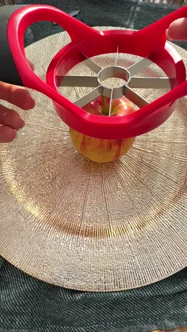 The best apple slicer🍎 🍏 I recommend it.👍😉  #apple #asmr #satisfyingvideos #shorts #gadget 