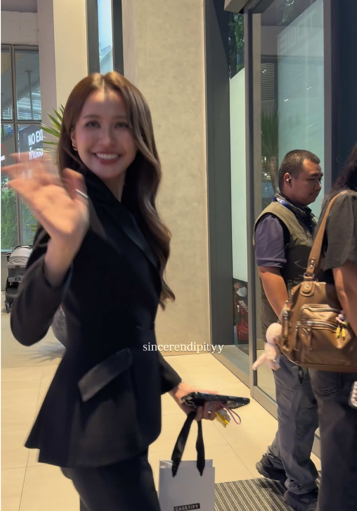 พี่ชาวีพี่จะใส่สูทมาทำไม๊!!!!5555555 #namneungmilind #น้ําหนึ่งเนย #iQIYIiJOYTH2026 #นนน #namneungnoey 