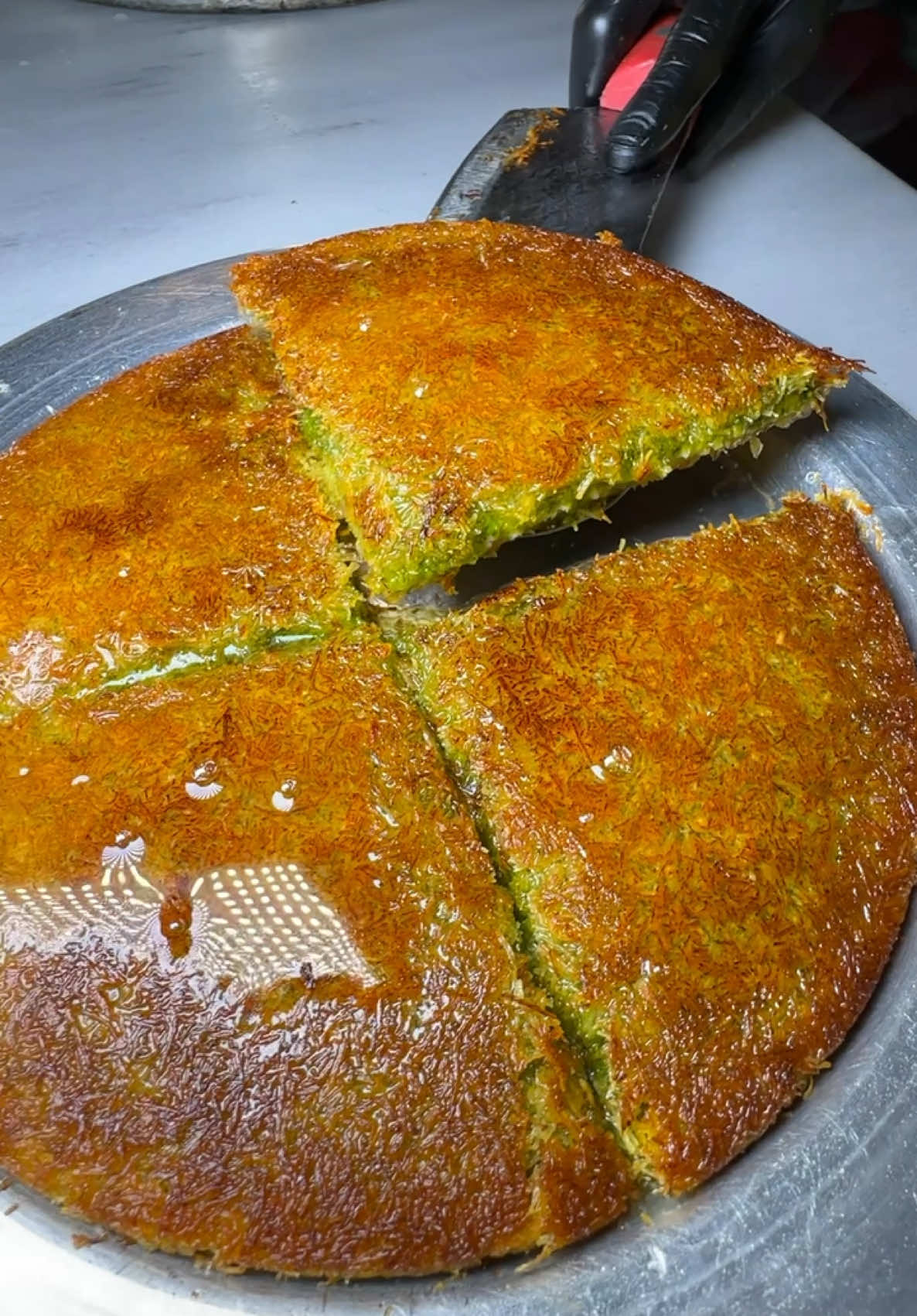 @kozantepkunefe ‘den Muhteşem Lezzet  📦 Tüm Türkiye’ye Kargo İmkanıyla Kapınızda 🎯 El yapımı, bol fıstıklı, çıtır çıtır tat! 📲 Sipariş Hattı: 0 342 321 4000 📍 Mağazamızda taze taze deneyin: @kozantepkunefe 👉 Online sipariş için DM veya WhatsApp yeterli! #Bizişintatlısındayız #BurmalıKadayıf #TurkishKunefe #Gaziantep #KözAntepKünefe #Katmer #Künefe #TepsiKatmer #Fıstık #Kadayıf #YeşilKüp #ÖzelDolama #TatlıSeverlerBuraya #AntepTatlıları