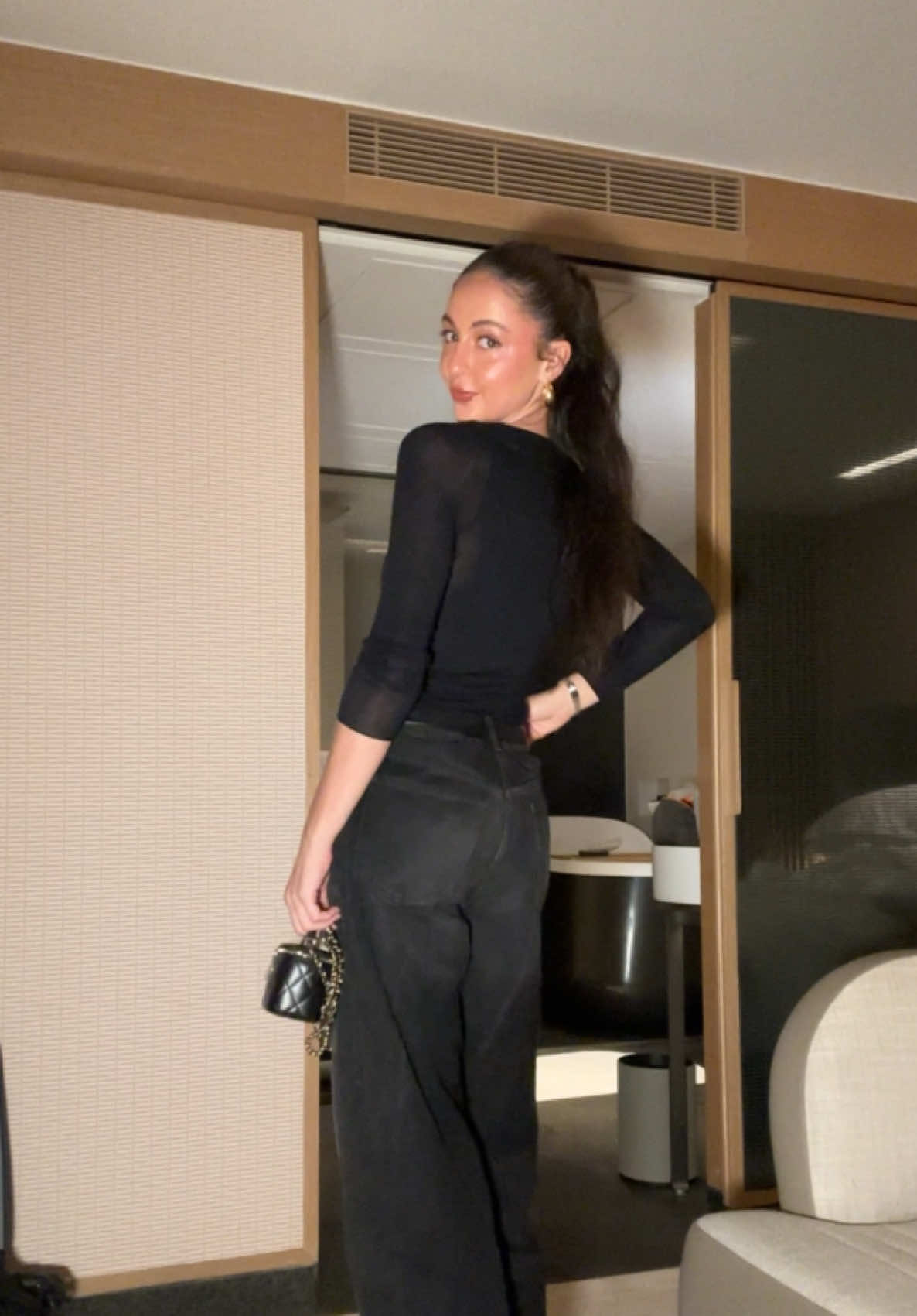 all black for a night out in hk 🖤#whatimwearing #datenightoutfit @Intimissimi @madewell @ChanelOfficial @ZARA @VIBESZN 