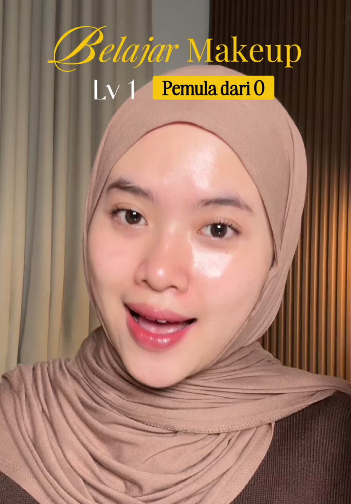 Video ini khusus buat kalian yang mau belajar makeup dan belum bisa makeup sama sekali 🫶🏻 Produk: • Azarine Powder Foundation • Hanasui Cheeck Blush • Azarine Browcara • Maybelline Mascara • Makeover lip crayon (skye) • Wardah Lip Glasting Level 1, jadi aku cuma pake sedikit produk, simple dan sat set, semoga bisa kalian ikutin yaa! maaf kalau penjelasan aku kurang jelas 🥹🫶🏻 ib: @Araa💫  #makeup #belajarmakeup #tipsmakeup #tutorialmakeup #makeuppemula