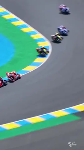 segitu benci nya Ade Do93l terhadap adik Rossi 😦 #Luca10 #Alex73 #MotoGP #vr46ridersacademy #senja 