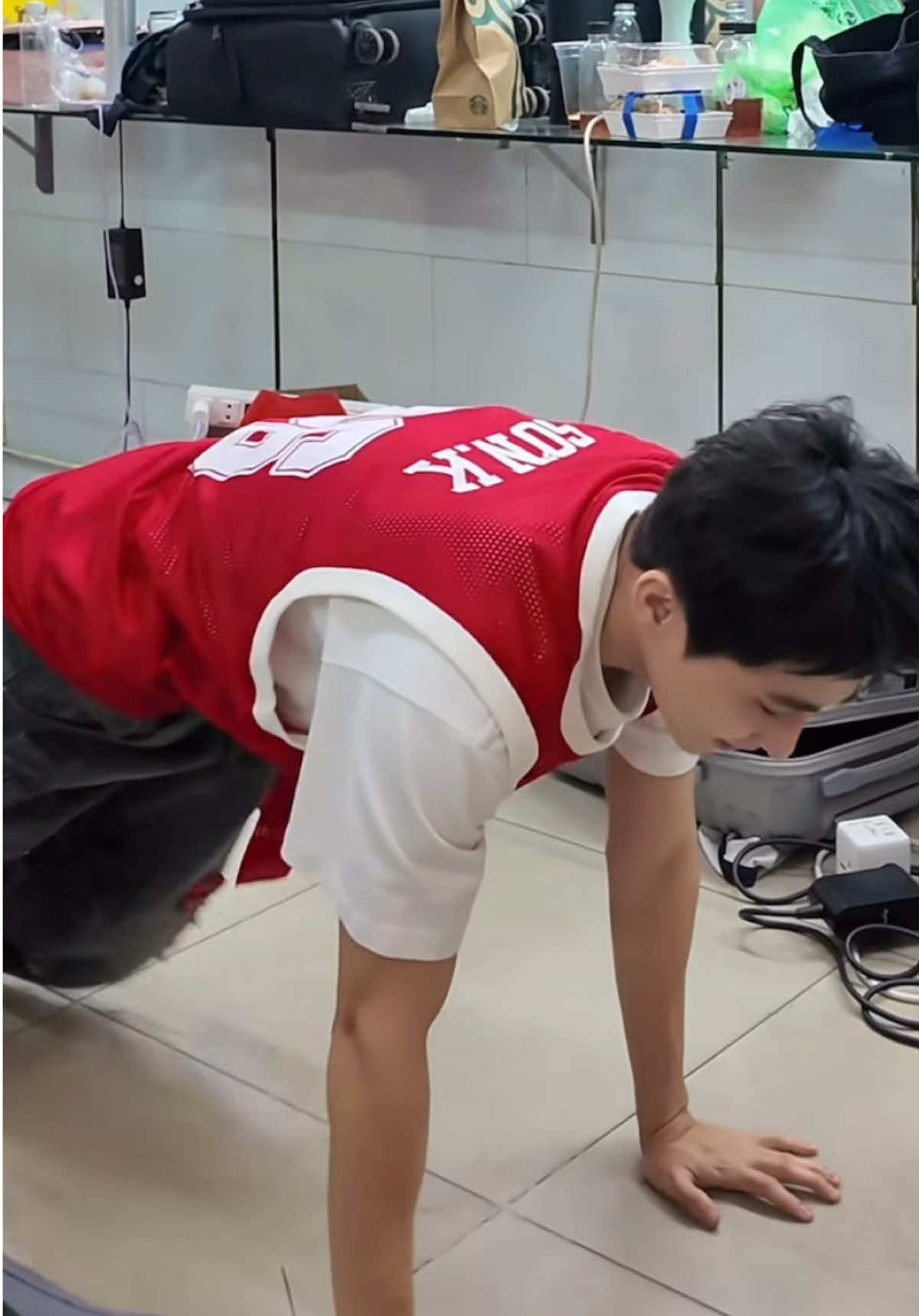 Chống đẩy 89 cái chờ battle dance 🤭 #SonK #AnhTraiSayHi2025 #AnhTraiSonK 