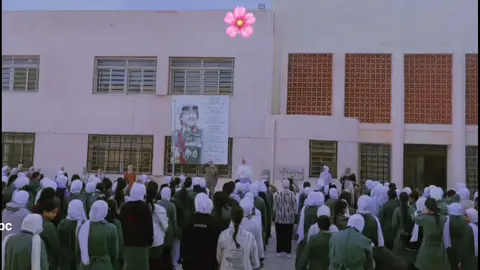 وشبك ايدي بيديك ❤🌸