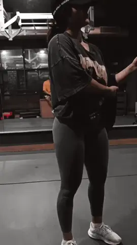 𝓖𝔂𝓶 𝓖𝓲𝓻𝓵 🫦🍑 . . . #foryou #foryoupage #gym 