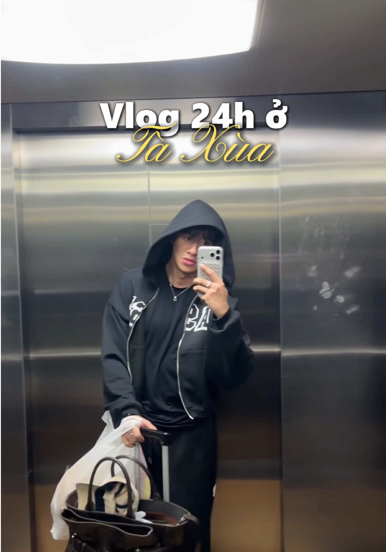 có thể là rất lâu nữa mới dám đi du lịch 😭😭😭 #fyp #viral #friends #chusnamday #namnamnamm 